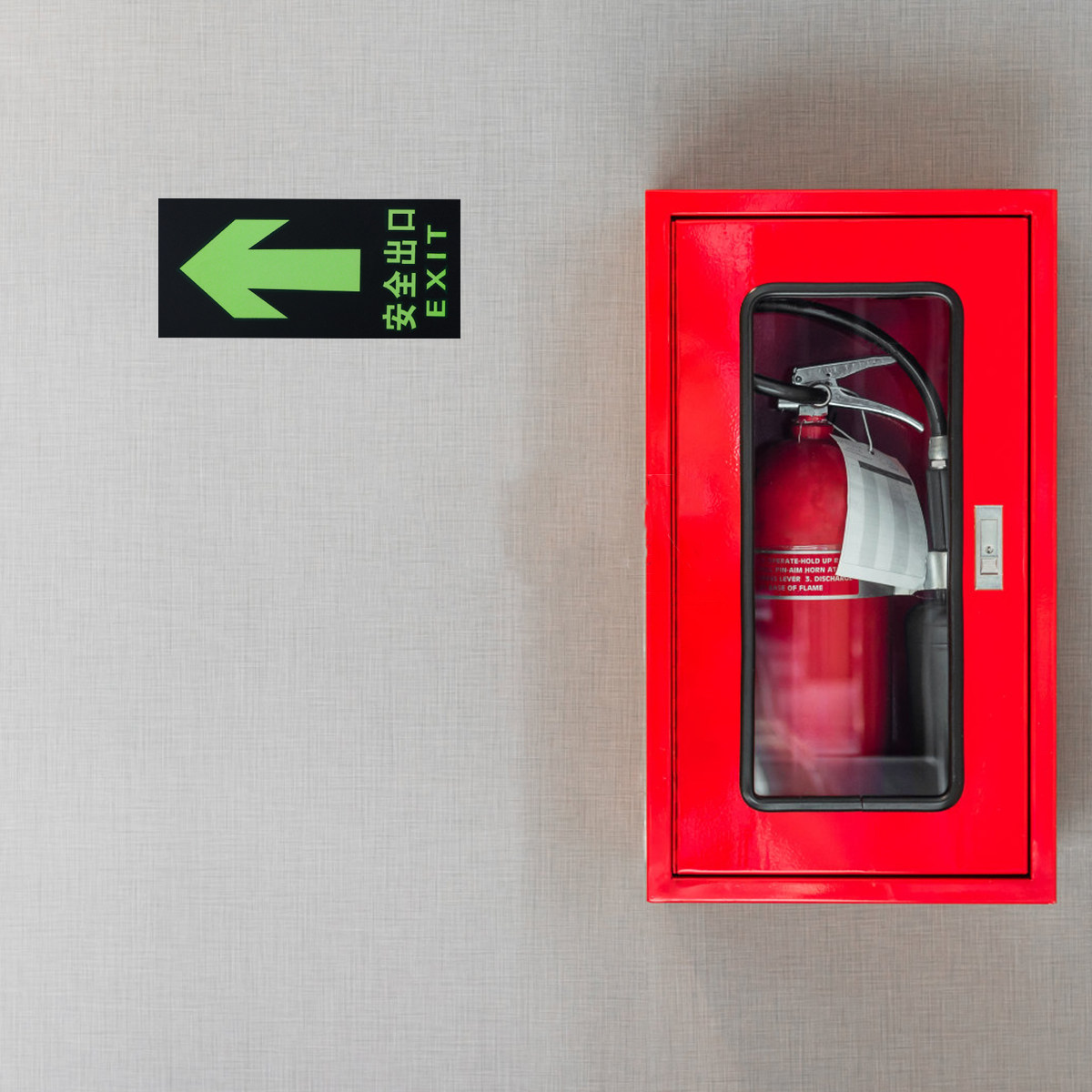 8 pegatinas luminosas de segur - Emergency Exit Sign reseña y precio